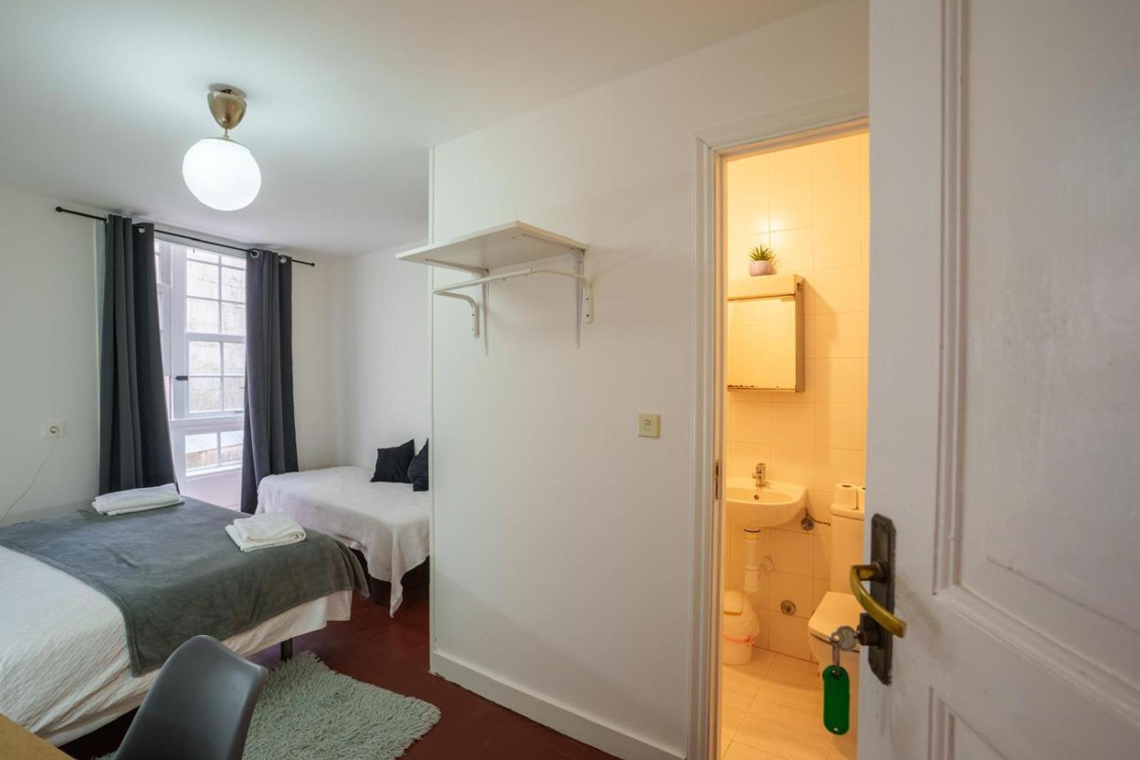 Dreibettzimmer mit eigenem Bad