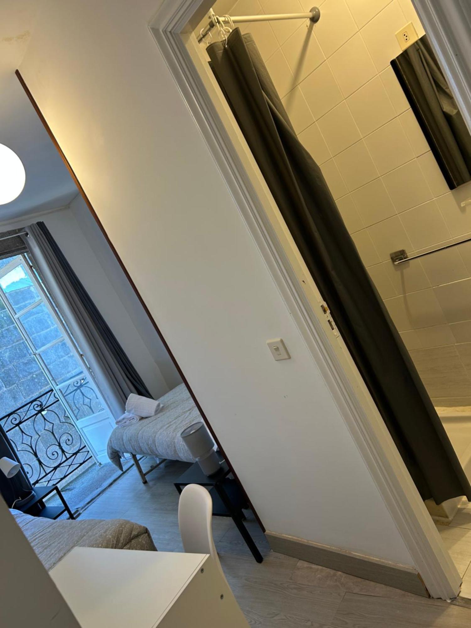 Zweibettzimmer mit eigenem Bad